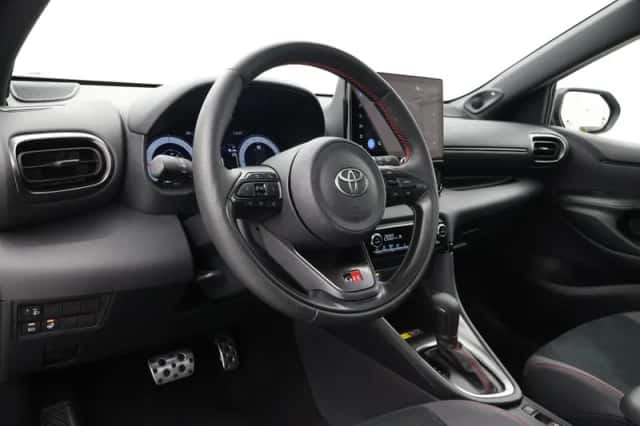 Toyota Yaris (2025) thumbnail 2