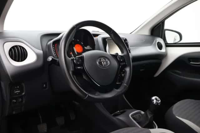 Toyota Aygo (2019) thumbnail 2