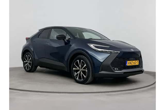 Toyota C-HR (2025) thumbnail 1