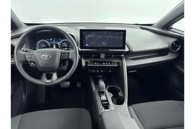 Toyota C-HR (2025) thumbnail 2