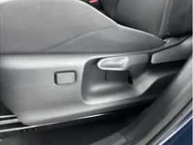 Toyota C-HR (2025) thumbnail 16