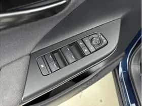 Toyota C-HR (2025) thumbnail 17