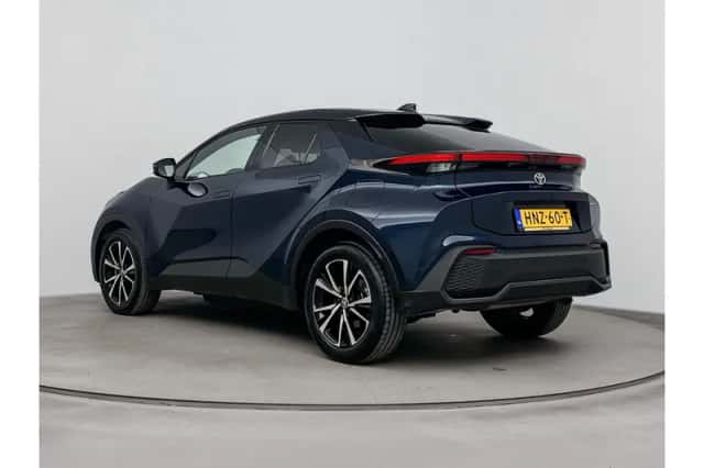 Toyota C-HR (2025) thumbnail 4