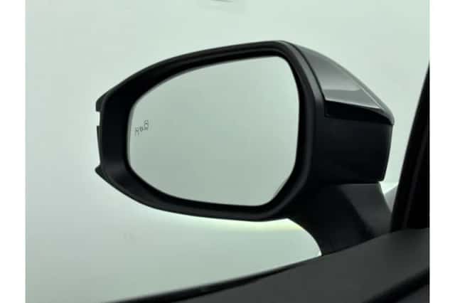 Toyota C-HR (2025) thumbnail 5