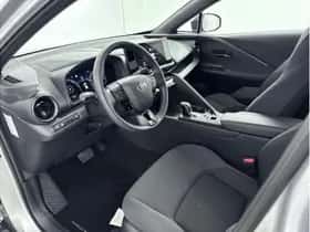Toyota C-HR (2024) thumbnail 12