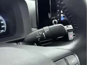 Toyota C-HR (2024) thumbnail 15