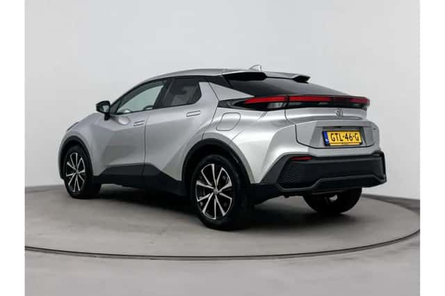 Toyota C-HR (2024) thumbnail 4