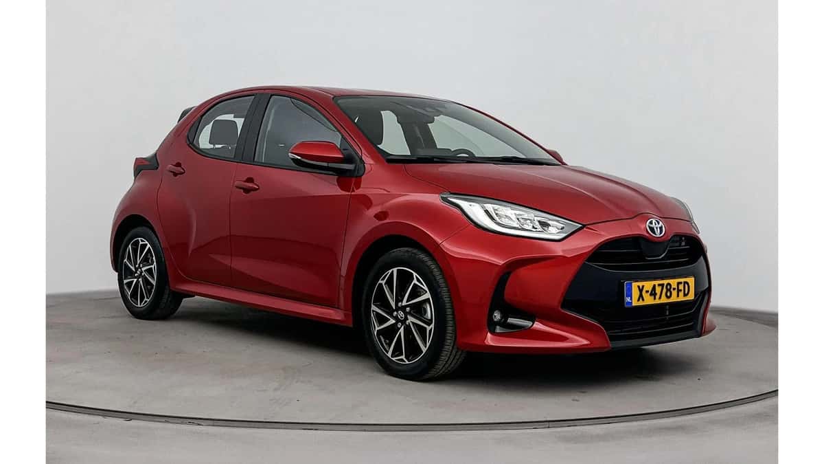 Toyota Yaris (2023) — foto 1