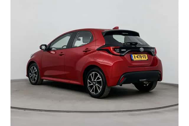 Toyota Yaris (2023) thumbnail 3