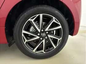 Toyota Yaris (2023) thumbnail 4