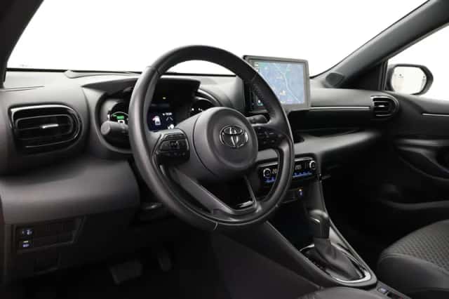 Toyota Yaris (2023) thumbnail 2