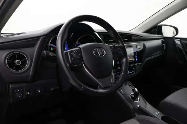 Toyota Auris (2018) thumbnail 2