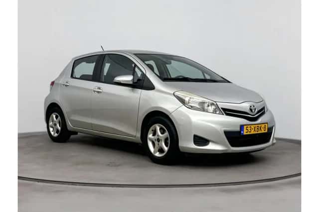 Toyota Yaris (2012) thumbnail 1