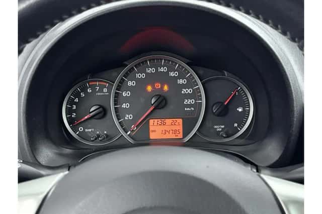Toyota Yaris (2012) thumbnail 3