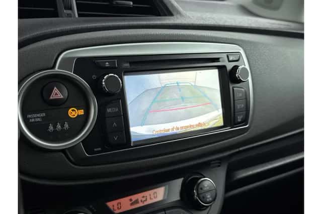 Toyota Yaris (2012) thumbnail 6
