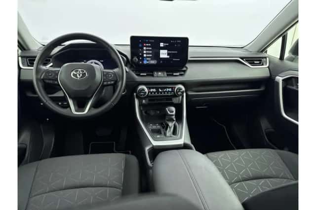 Toyota RAV4 (2023) thumbnail 2
