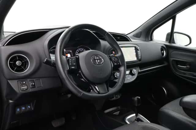 Toyota Yaris (2018) thumbnail 2
