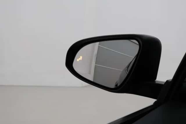 Toyota C-HR (2022) thumbnail 5