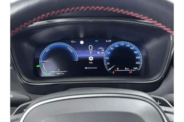 Toyota Corolla (2024) thumbnail 3