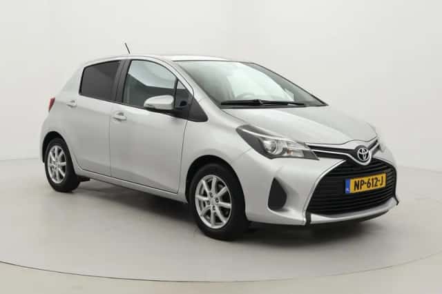 Toyota Yaris (2015) thumbnail 1