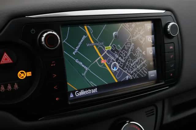 Toyota Yaris (2015) thumbnail 6