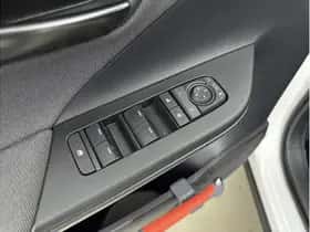 Toyota C-HR (2025) thumbnail 17