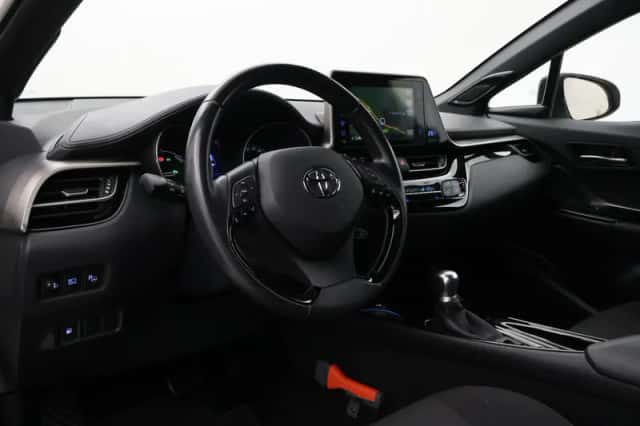 Toyota C-HR (2020) thumbnail 2