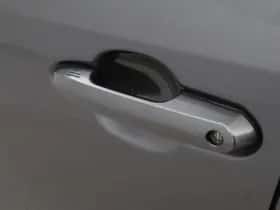 Toyota RAV4 (2020) thumbnail 9