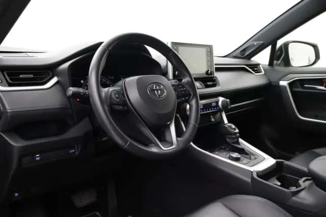 Toyota RAV4 (2020) thumbnail 2