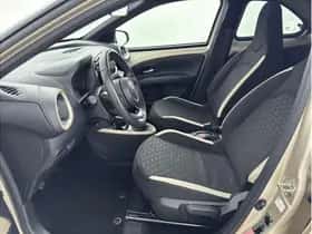 Toyota Aygo X (2022) thumbnail 16