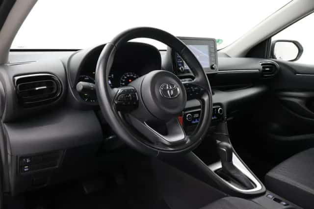Toyota Yaris (2022) thumbnail 2