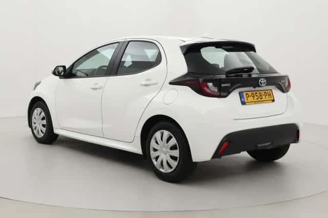 Toyota Yaris (2022) thumbnail 4