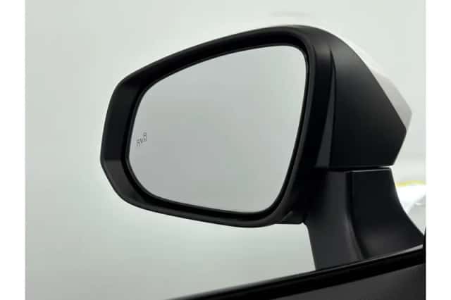 Toyota Corolla Cross (2025) thumbnail 5