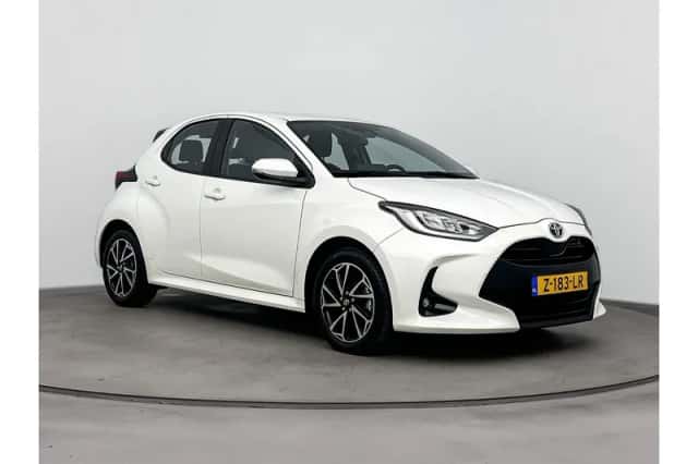 Toyota Yaris (2024) thumbnail 1
