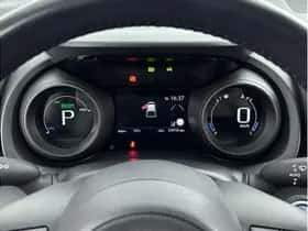 Toyota Yaris (2024) thumbnail 3