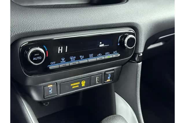 Toyota Yaris (2024) thumbnail 5