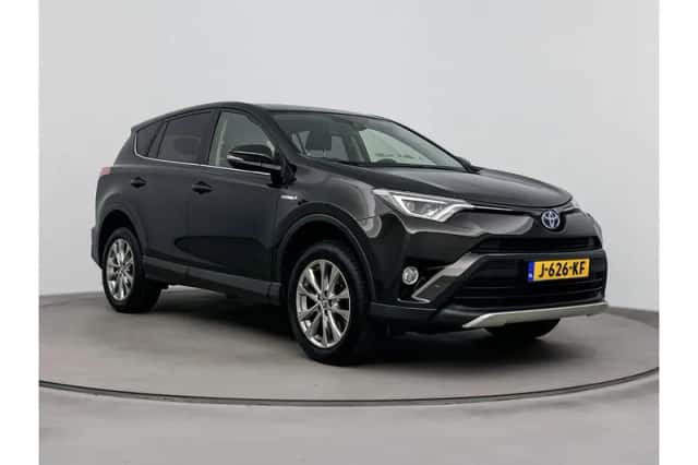 Toyota RAV4 (2016) thumbnail 1