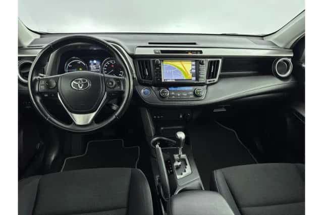 Toyota RAV4 (2016) thumbnail 2