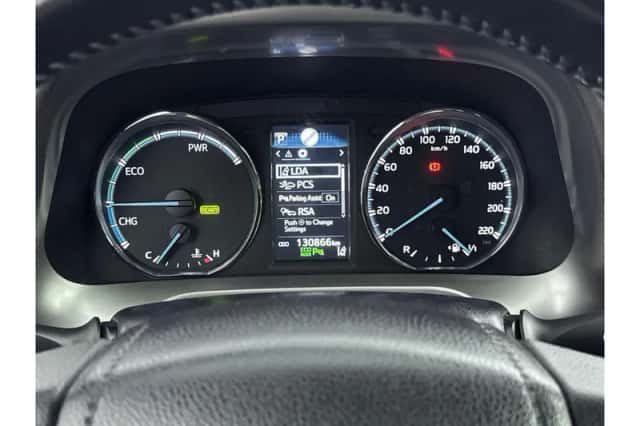 Toyota RAV4 (2016) thumbnail 3