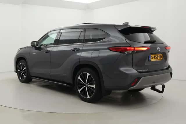 Toyota Highlander (2022) thumbnail 4
