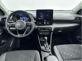 Toyota Yaris (2025) thumbnail 2