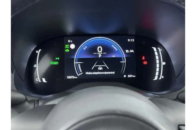 Toyota Yaris (2025) thumbnail 3