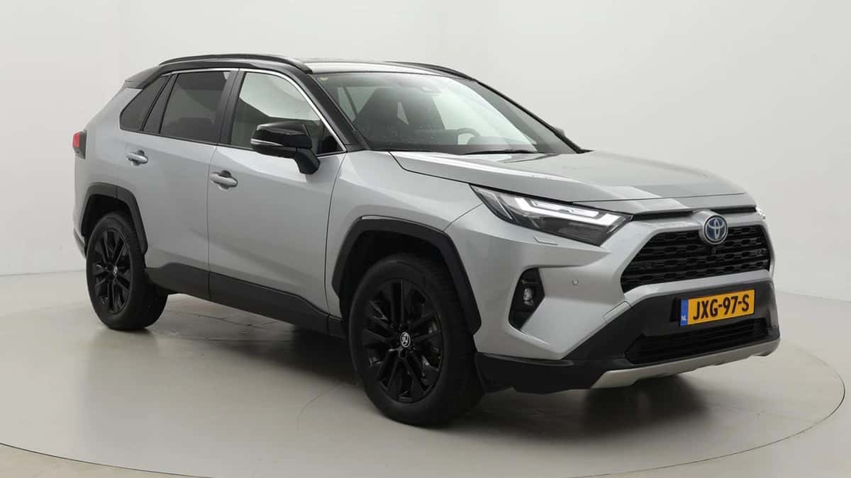 Toyota RAV4 (2024) — foto 1