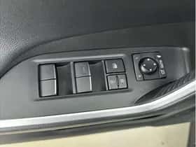 Toyota RAV4 (2021) thumbnail 16