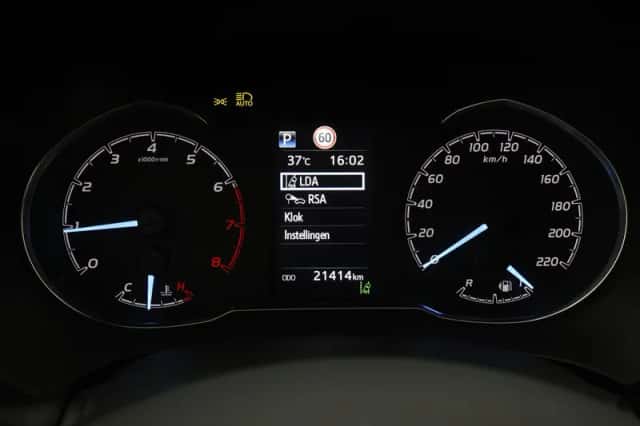 Toyota Yaris (2020) thumbnail 3