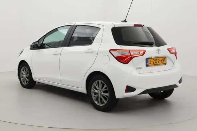Toyota Yaris (2020) thumbnail 4