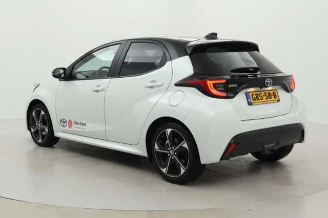 Toyota Yaris (2024) thumbnail 4