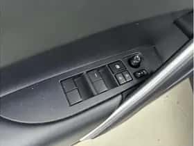 Toyota Corolla (2024) thumbnail 15