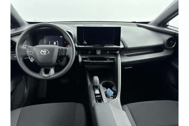 Toyota C-HR (2024) thumbnail 2