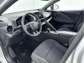 Toyota C-HR (2024) thumbnail 12